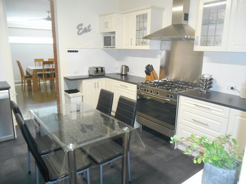 Ti Tree Cottage - Surfers Gold Coast 1
