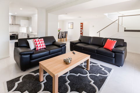 Wallsend Executive Apartments - Surfers Gold Coast 1