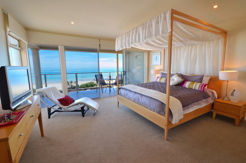 Adelaide Luxury Beach House - Surfers Gold Coast 1