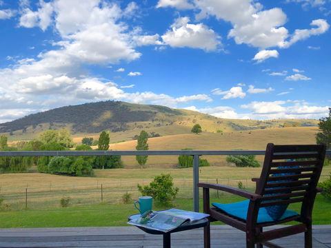 Adelong Valley Farm Stays - Moorallie Cottage - Surfers Gold Coast 0