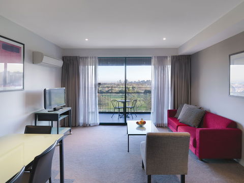 Adina Apartment Hotel St Kilda - Surfers Gold Coast 1