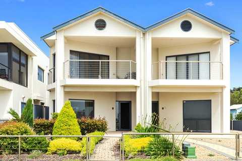 A Point Of View - Surfers Gold Coast 1