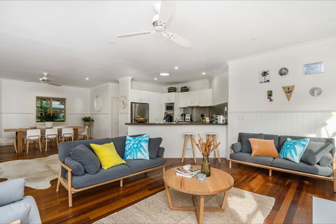 Barefoot Lane - Surfers Gold Coast 0