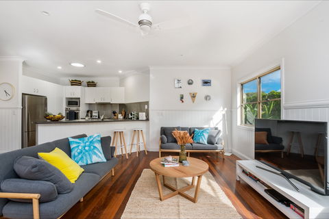 Barefoot Lane - Surfers Gold Coast 1