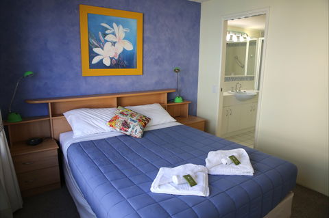 Cheltenham Apartments - Surfers Gold Coast 1