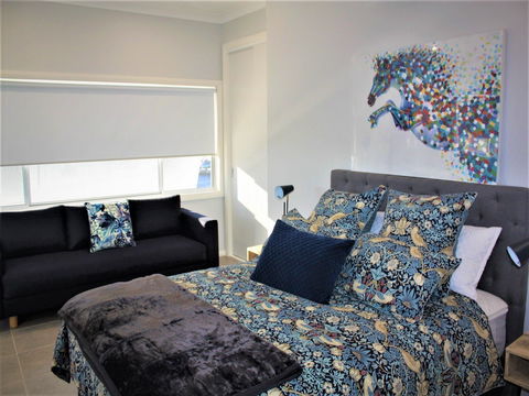 Coolah Shorts - Self Contained Apartments - Surfers Gold Coast 0