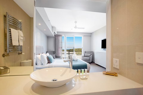 Deep Blue Hotel And Hot Springs - Surfers Gold Coast 2