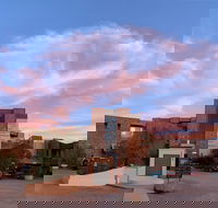 Desert Cave Hotel - Surfers Gold Coast