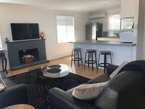 Dunsborough Cottage - Surfers Gold Coast 2