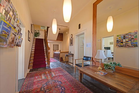 Edinburgh Gallery Bed & Breakfast - Surfers Gold Coast 1