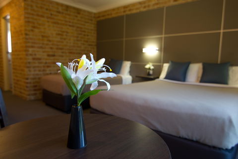 Lakeview Hotel Motel - Surfers Gold Coast 0