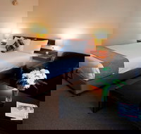 Longreach Motor Inn - Surfers Gold Coast