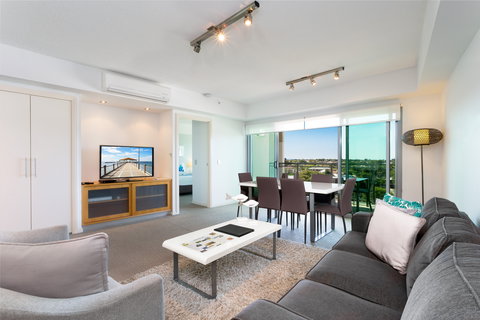Proximity Waterfront Apartments - Surfers Gold Coast 2