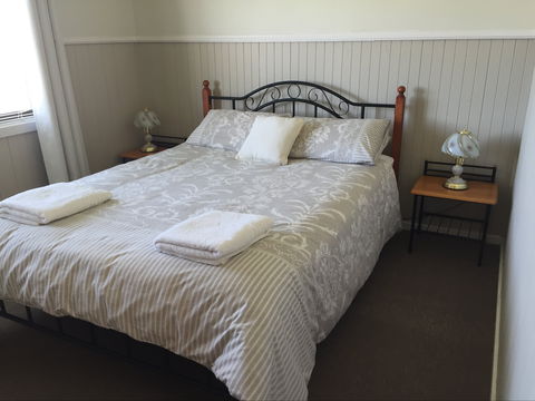 Riverland Holiday Cottage - Surfers Gold Coast 1