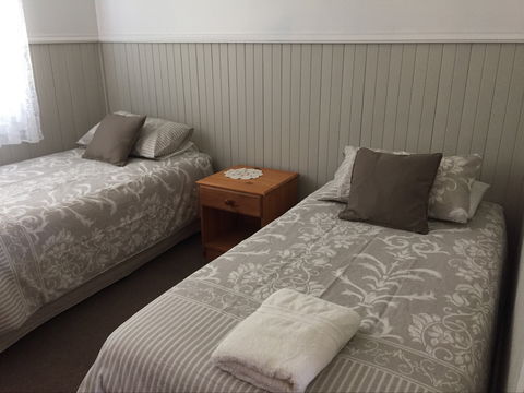 Riverland Holiday Cottage - Surfers Gold Coast 2