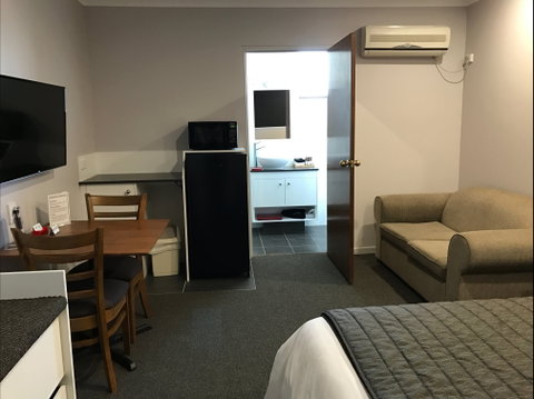 Roydons Motor Inn - Surfers Gold Coast 0