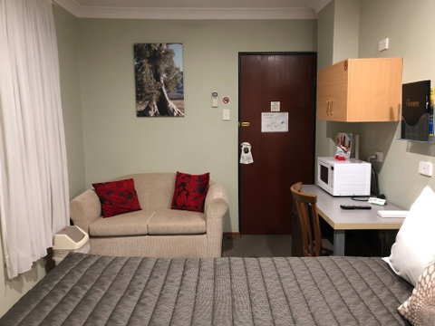 Roydons Motor Inn - Surfers Gold Coast 2