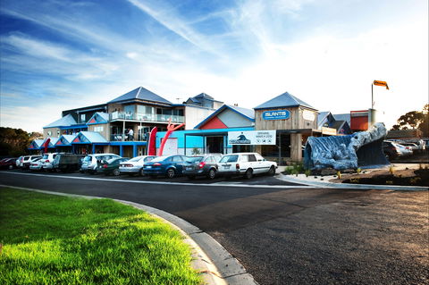 The Island Accommodation - Phillip Island YHA - Surfers Gold Coast 0
