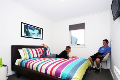 The Island Accommodation - Phillip Island YHA - Surfers Gold Coast 2