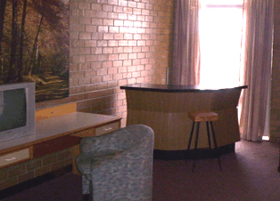Red Castle Motor Inn - Surfers Gold Coast