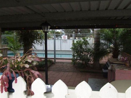 Avalon Holiday Units - Surfers Gold Coast 1