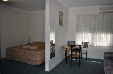 Back Obourke Accommodation - Surfers Gold Coast 0