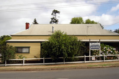 Pemberton Backpackers YHA & Budget Cottages - Surfers Gold Coast 0