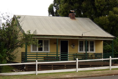 Pemberton Backpackers YHA & Budget Cottages - Surfers Gold Coast 2