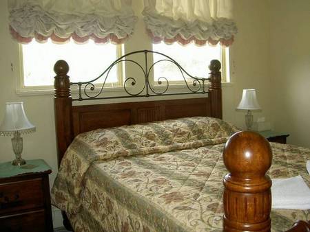 Moss Brook Bed And Breakfast - Surfers Gold Coast 5