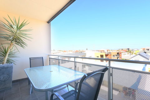 Antonas Verandah Apartments - Surfers Gold Coast 2