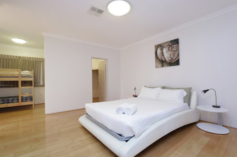 Antonas Verandah Apartments - Surfers Gold Coast 5