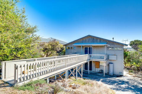16 Sir George Ritchie Avenue - Surfers Gold Coast 1