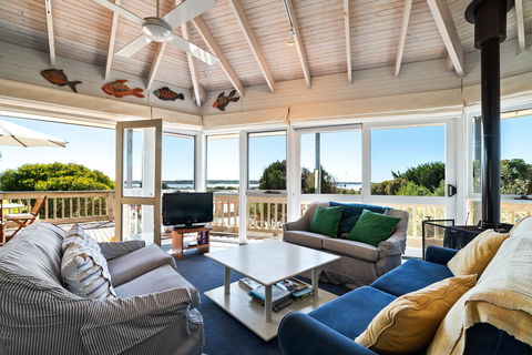 16 Sir George Ritchie Avenue - Surfers Gold Coast 2