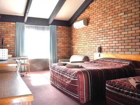 All Travellers Motor Inn - Surfers Gold Coast 1