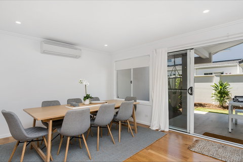 Amity At Seadrift - Surfers Gold Coast 2