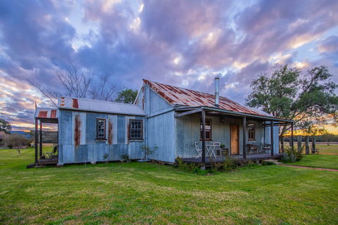 Blaxland's Cottage - Surfers Gold Coast 0