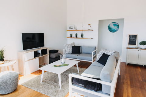 BonniEscape - Island Style Living - Surfers Gold Coast 0