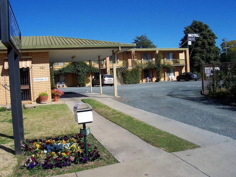 Deniliquin Motel - Surfers Gold Coast 0