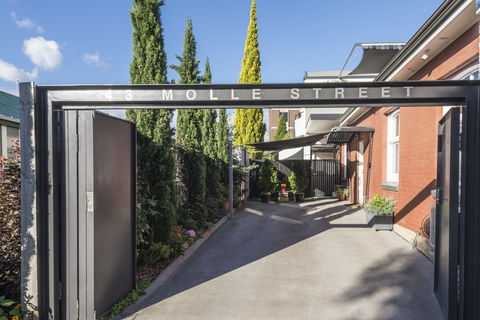 Hobart Cityscape Apartment 4 Studio - Surfers Gold Coast 0