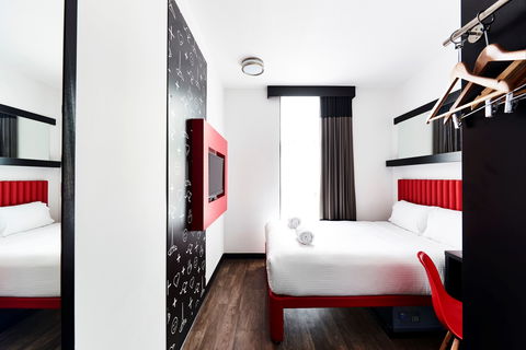 Ibis Melbourne Swanston Street Hotel - Surfers Gold Coast 1