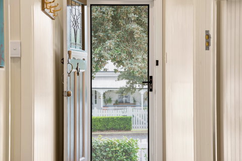 Keeler Cottage - Surfers Gold Coast 2