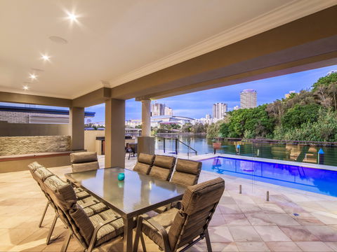 Lakeland Keys Broadbeach - Vogue Holiday Homes - Surfers Gold Coast 1