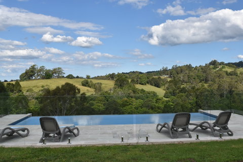 Mapleton Springs - Surfers Gold Coast 0