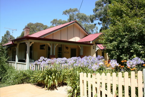 Morvern Valley Farm Stay Cottages - Surfers Gold Coast 0