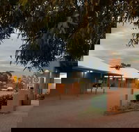 Mud Hut Motel - Surfers Gold Coast