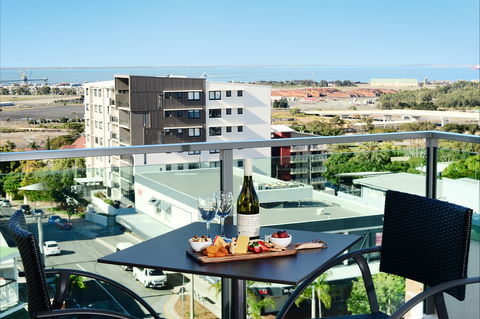 Oaks Gladstone Grand Hotel - Surfers Gold Coast 0