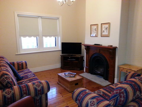 Phoenix Cottage - Surfers Gold Coast 1