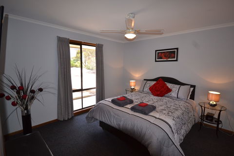 Riverbush Cottages - Surfers Gold Coast 2