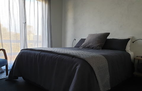 Samphire: Coorong Accomodation - Surfers Gold Coast 1