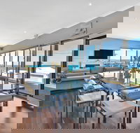 The Salty Dog Beachhouse - Surfers Gold Coast
